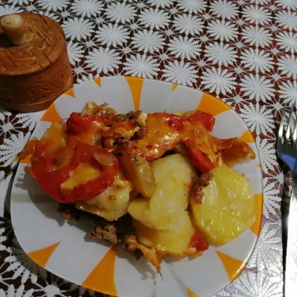 Мясная запеканка с картофелем под сыром в мультиварке