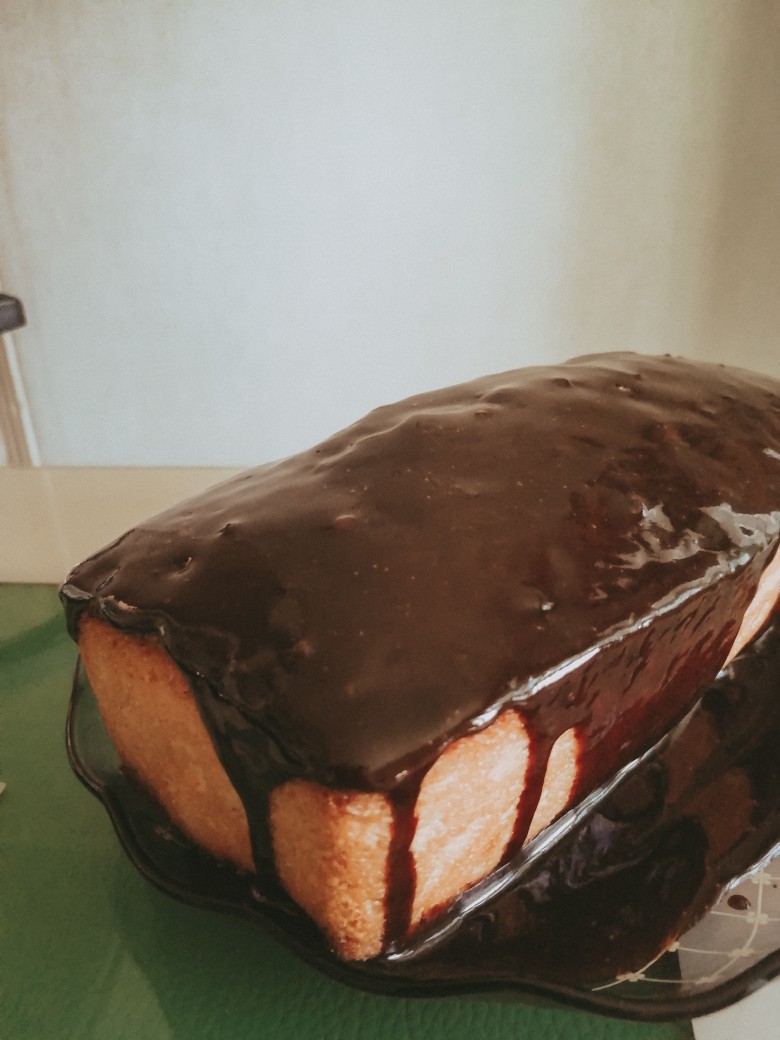 Манник с курагой под шоколадной глазурью