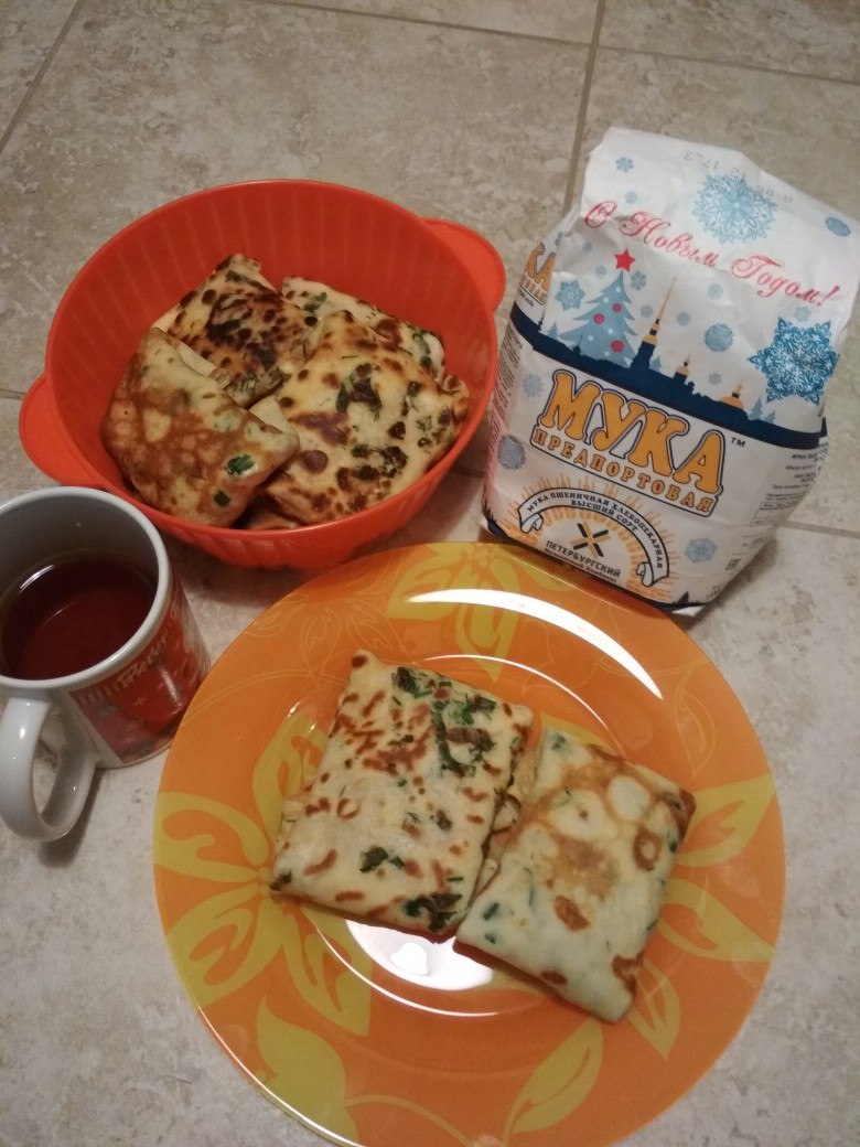 🥞 Блины с зеленью, сыром и рыбкой в сметано-горчичном соусе😋