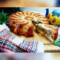 Мясной пирог с грибами и сыром🥮