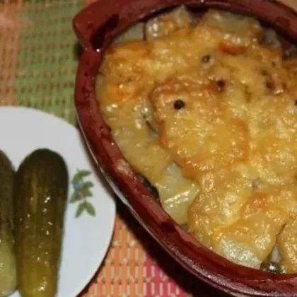 Мясо в горшочках с грибами и сыром