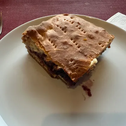 Сдобный пирог с мангово-виноградным джемом