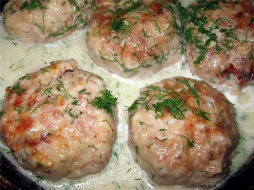 Бифштекс из сельди с соусом «Зильбулар мед коринтзес»