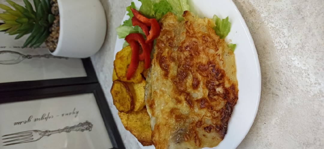 Нежное рыбное филе, запечённое в духовке под сырной шапкой