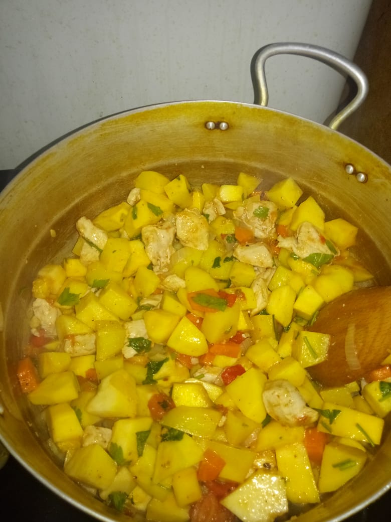 Рагу с курицей и овощами