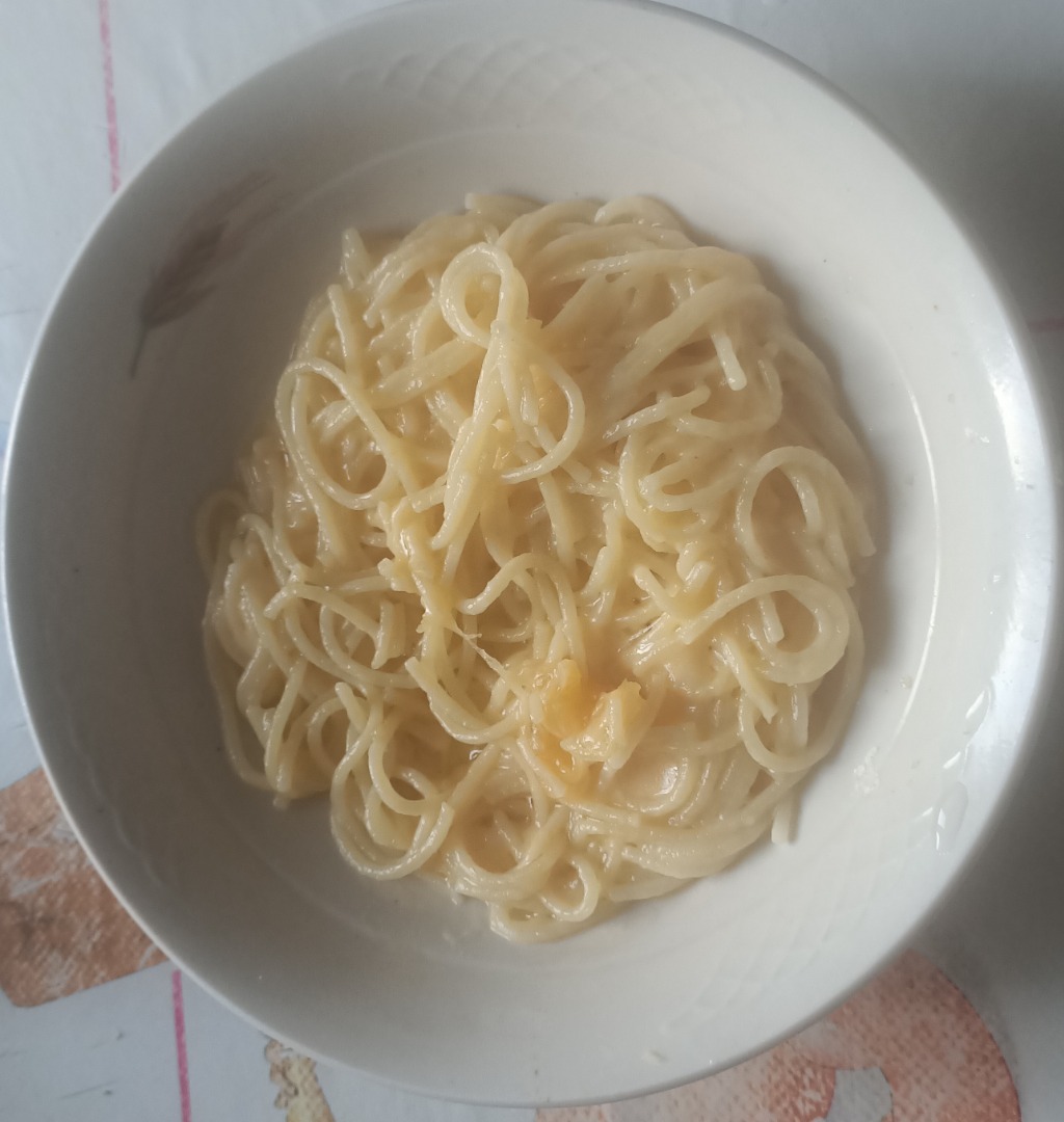 Спагетти с сыром на сковороде