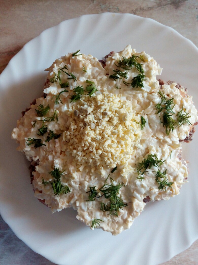 Салат с крекерами и консервой рецепт с фото, как приготовить на manikyrsha.ru