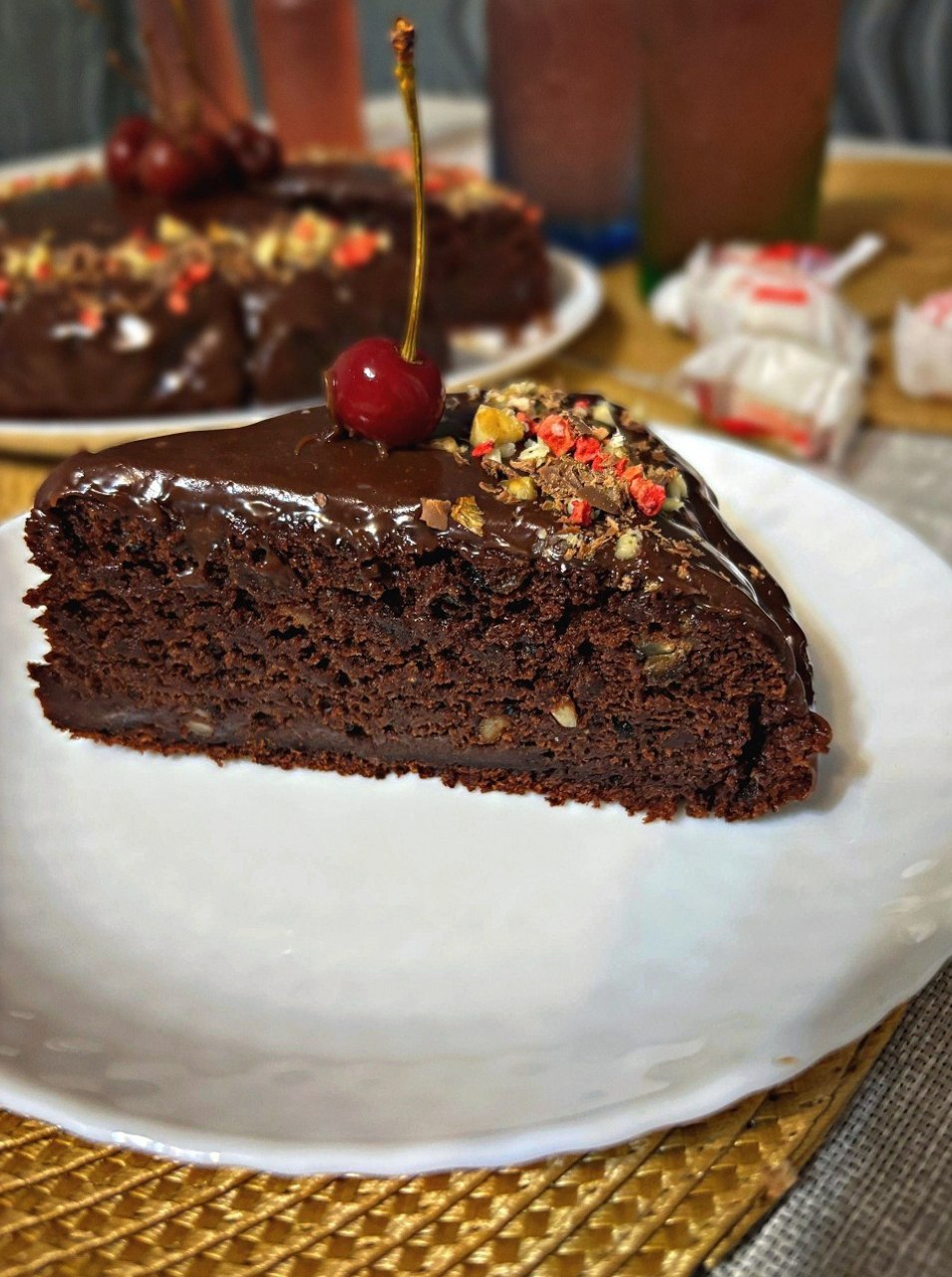 Шоколадный пирог из кабачка с грецкими орехами 