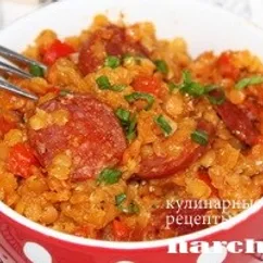 Чечевица с колбасками по-испански