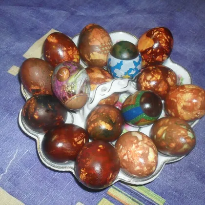 Покраска пасхальных яиц