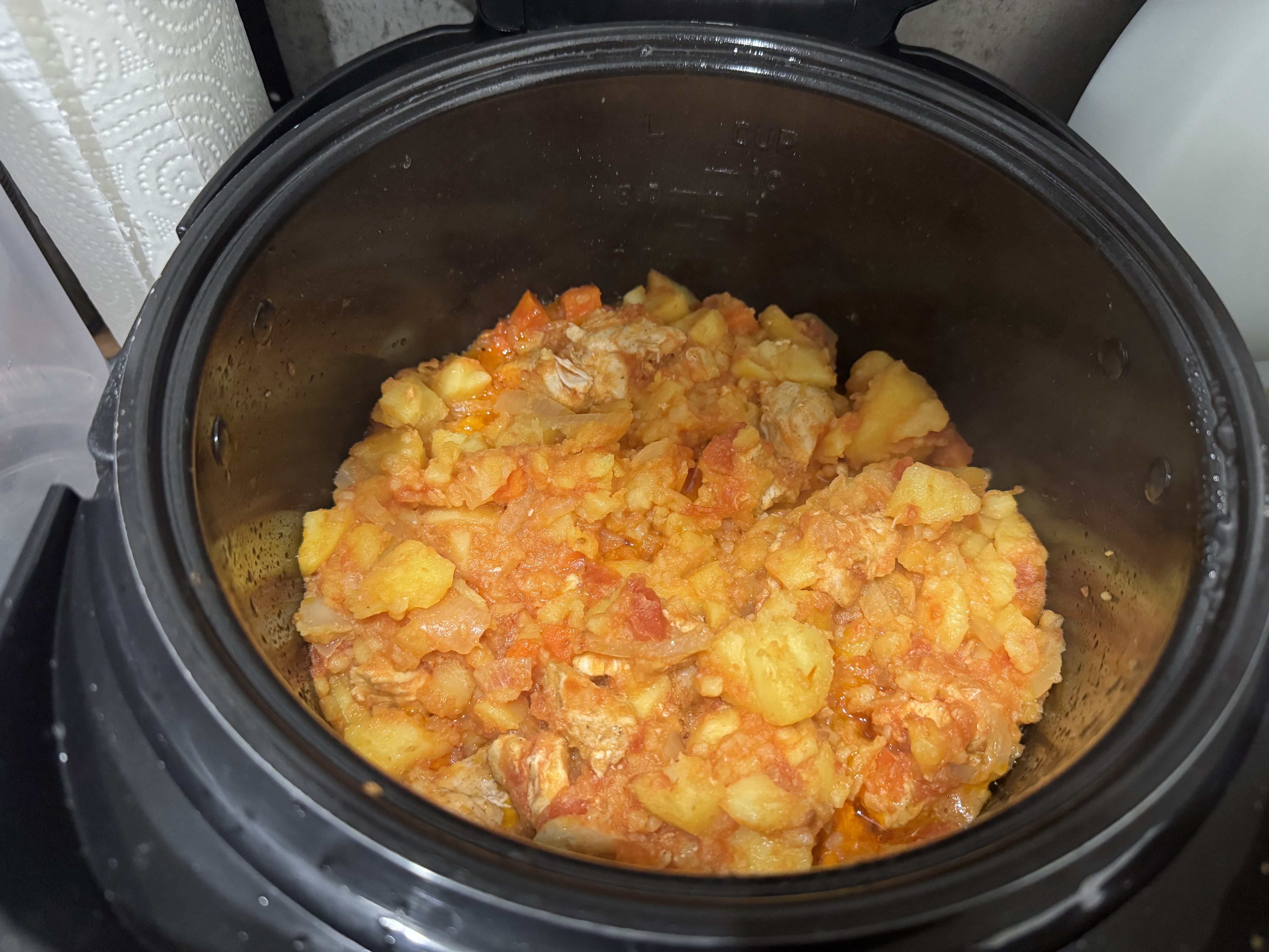 Тушеный картофель с куриным филе в мультиварке 