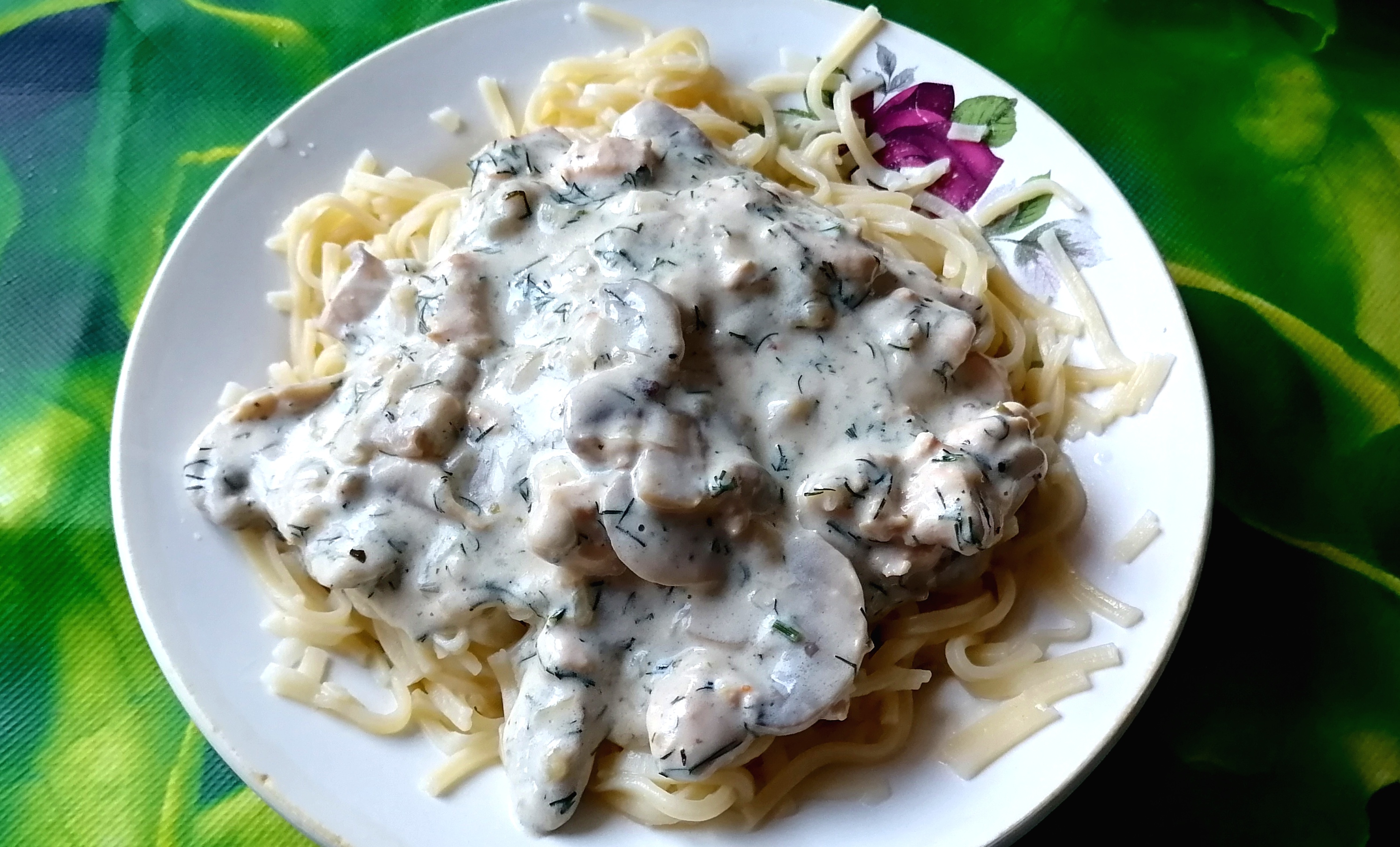 Курица с грибами в сливочном соусе