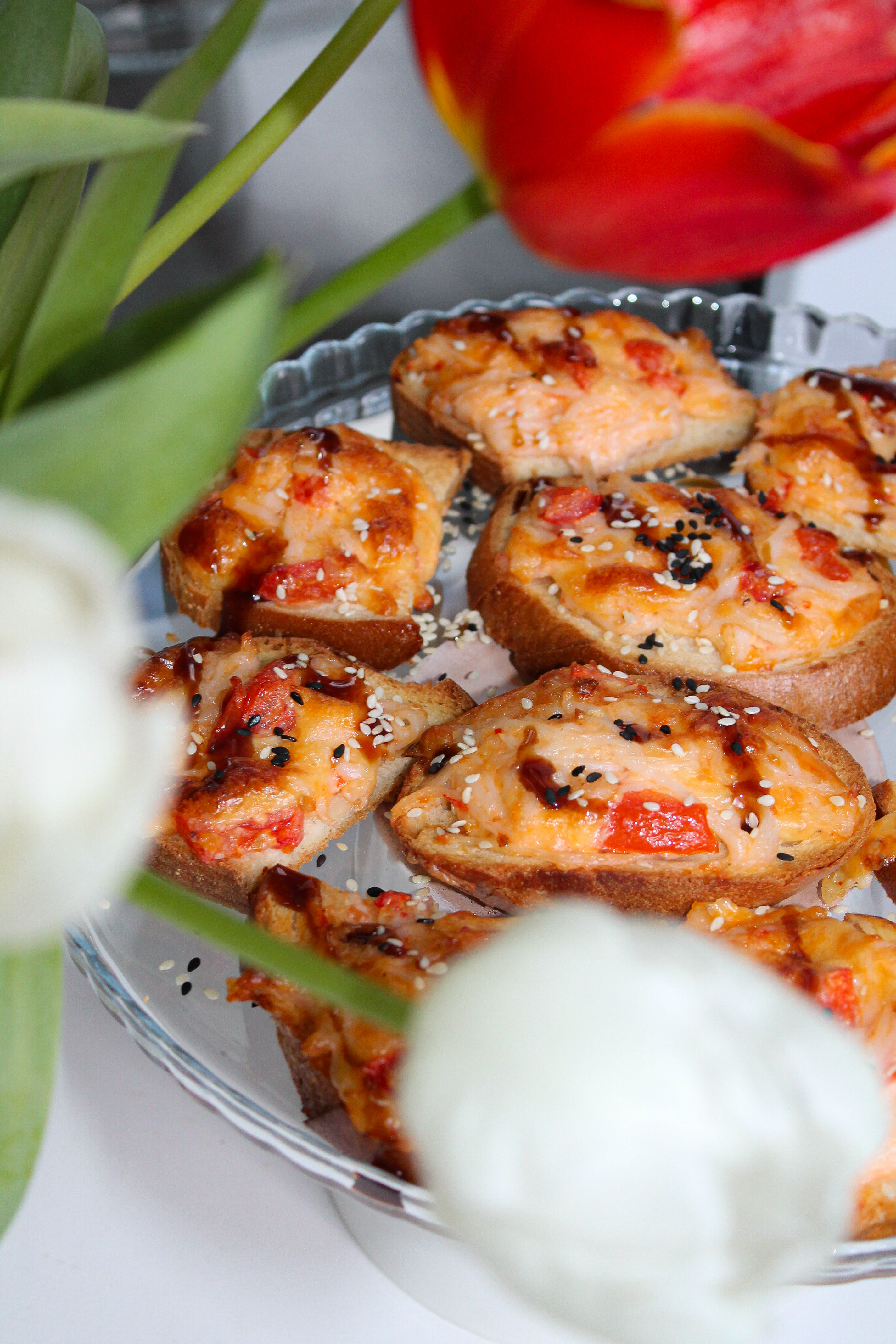 Ленивые бутерброды а-ля суши с крабовыми палочками и соусом унаги на багете 