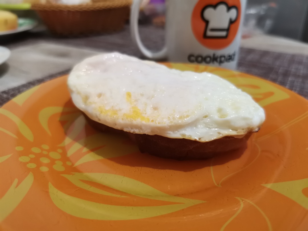 Горячий бутерброд с сыром и яйцом