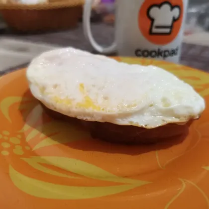 Горячий бутерброд с сыром и яйцом