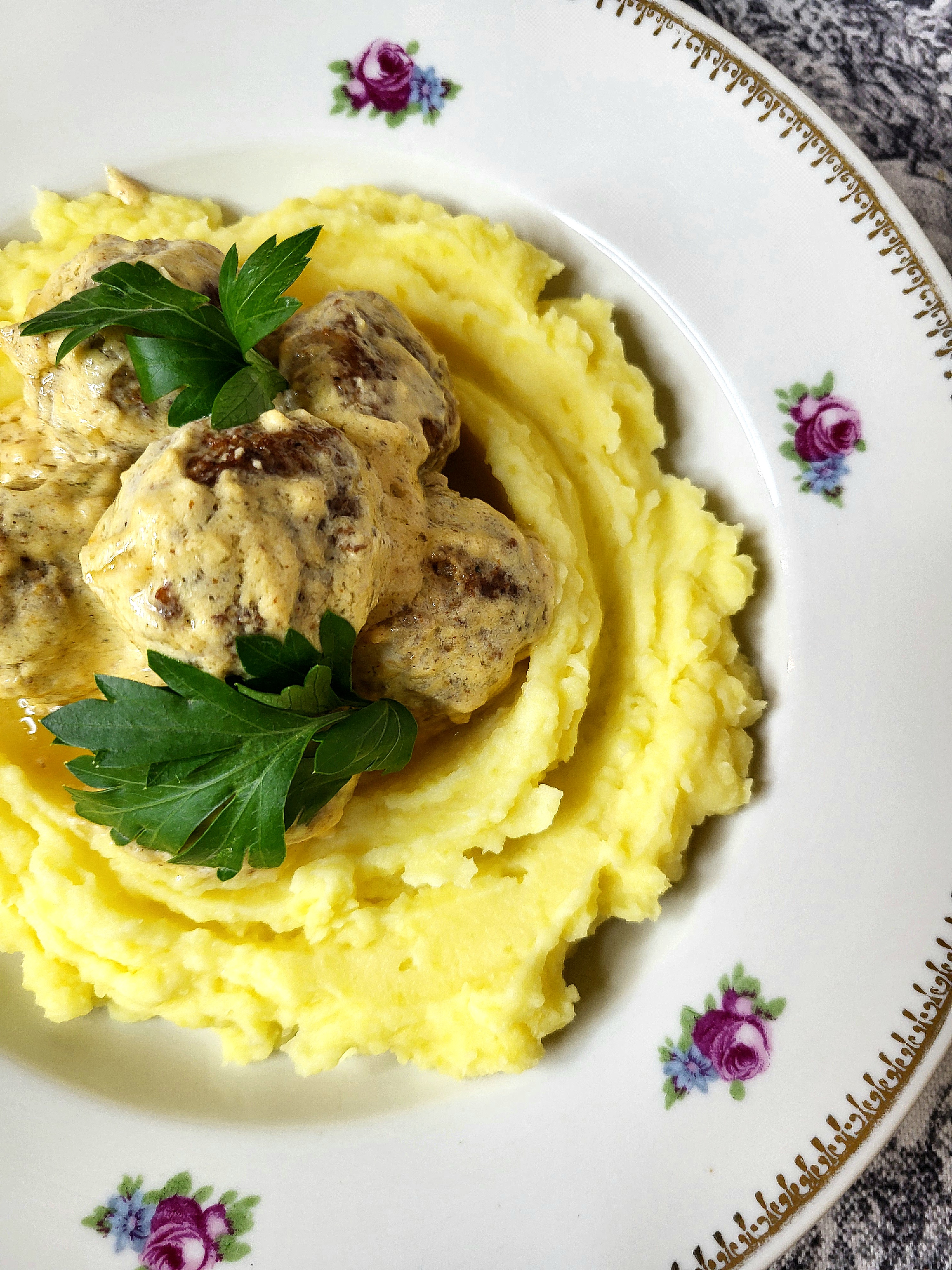 Фрикадельки с рикоттой в сливочном соусе 