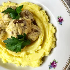 Фрикадельки с рикоттой в сливочном соусе 