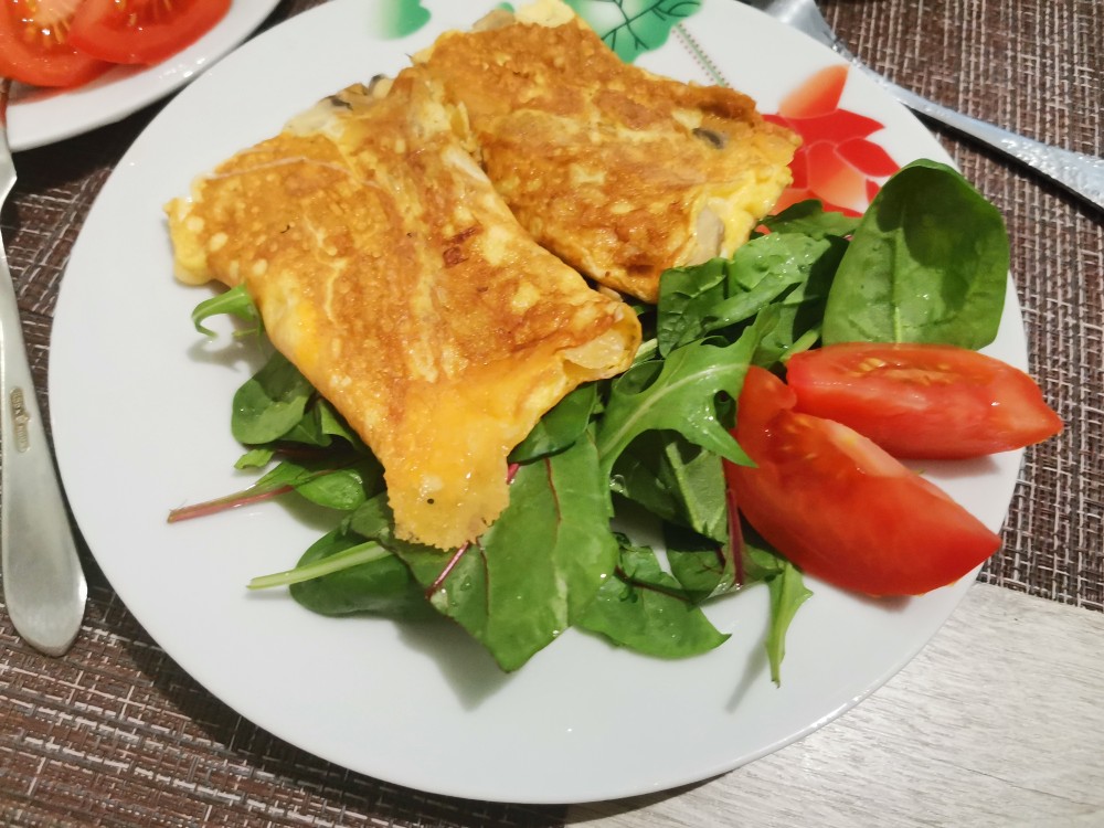 Французский омлет с грибами и сыром