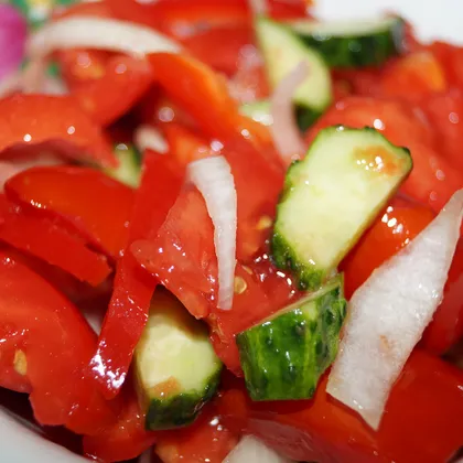 Салат из свежих овощей с постным маслом