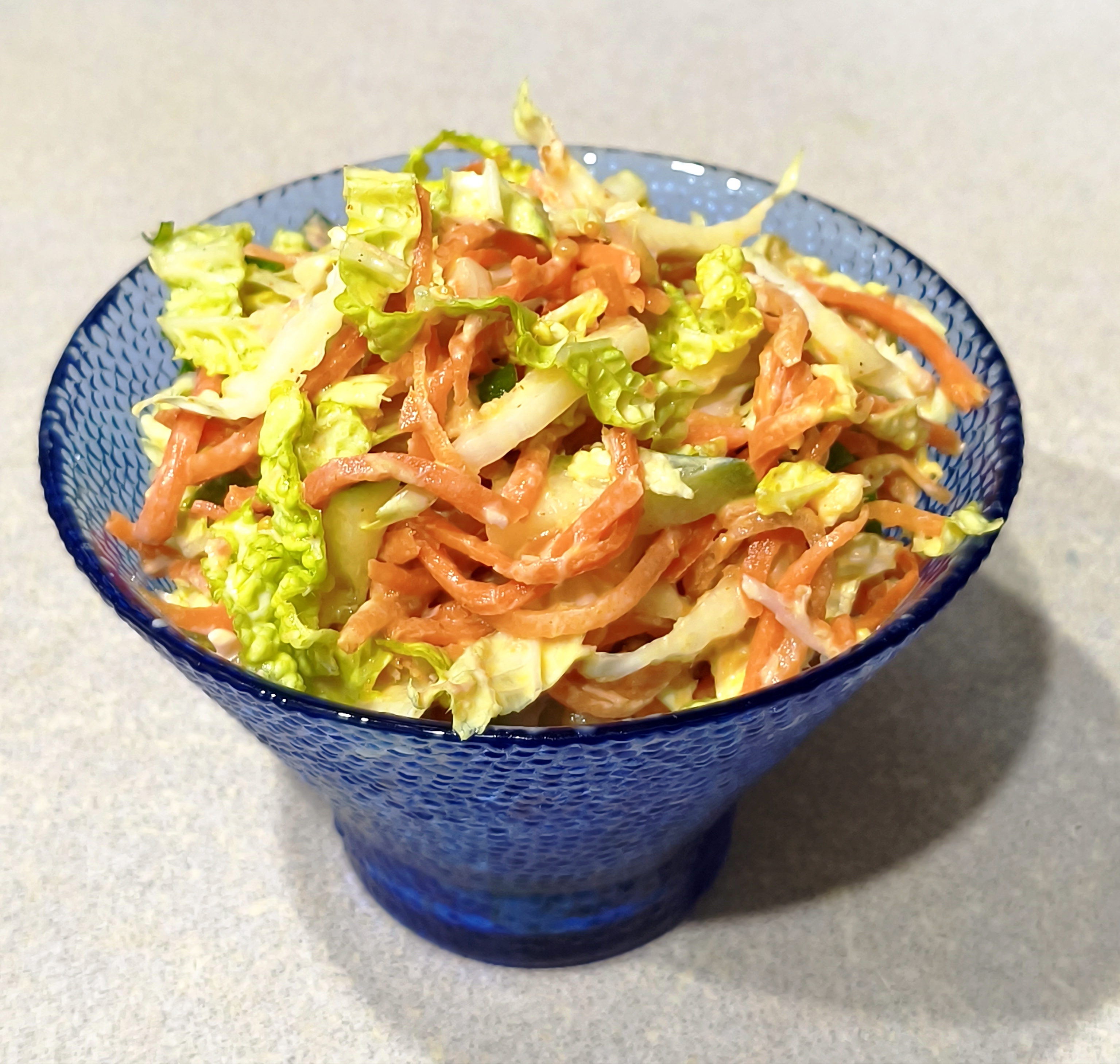 Салат с пекинской капустой, морковью по-корейски и тунцом