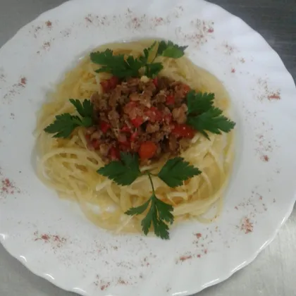 Фарш тушёный с овощами со спагетти