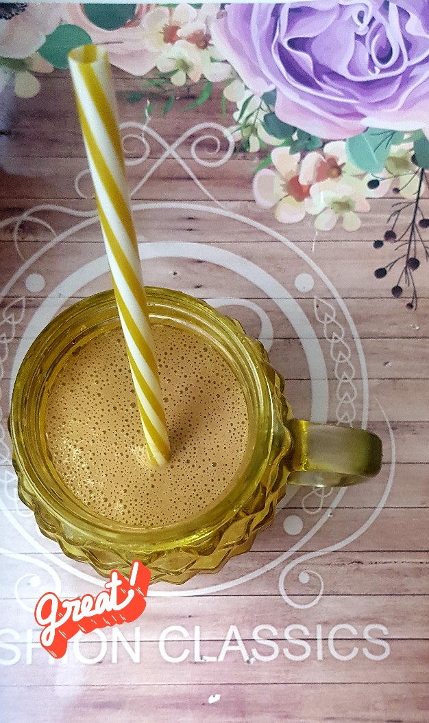 Коктейль с бананом, кефиром и какао