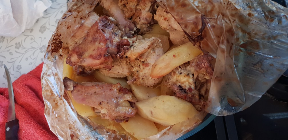 Курица с картофелем в сметане запеченная в рукаве, рецепт с фото — пластиковыеокнавтольятти.рф