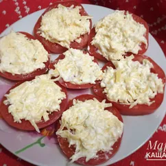 Помидоры с сыром 