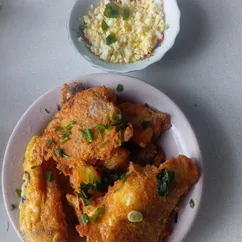 Минтай в сырном кляре с соусом