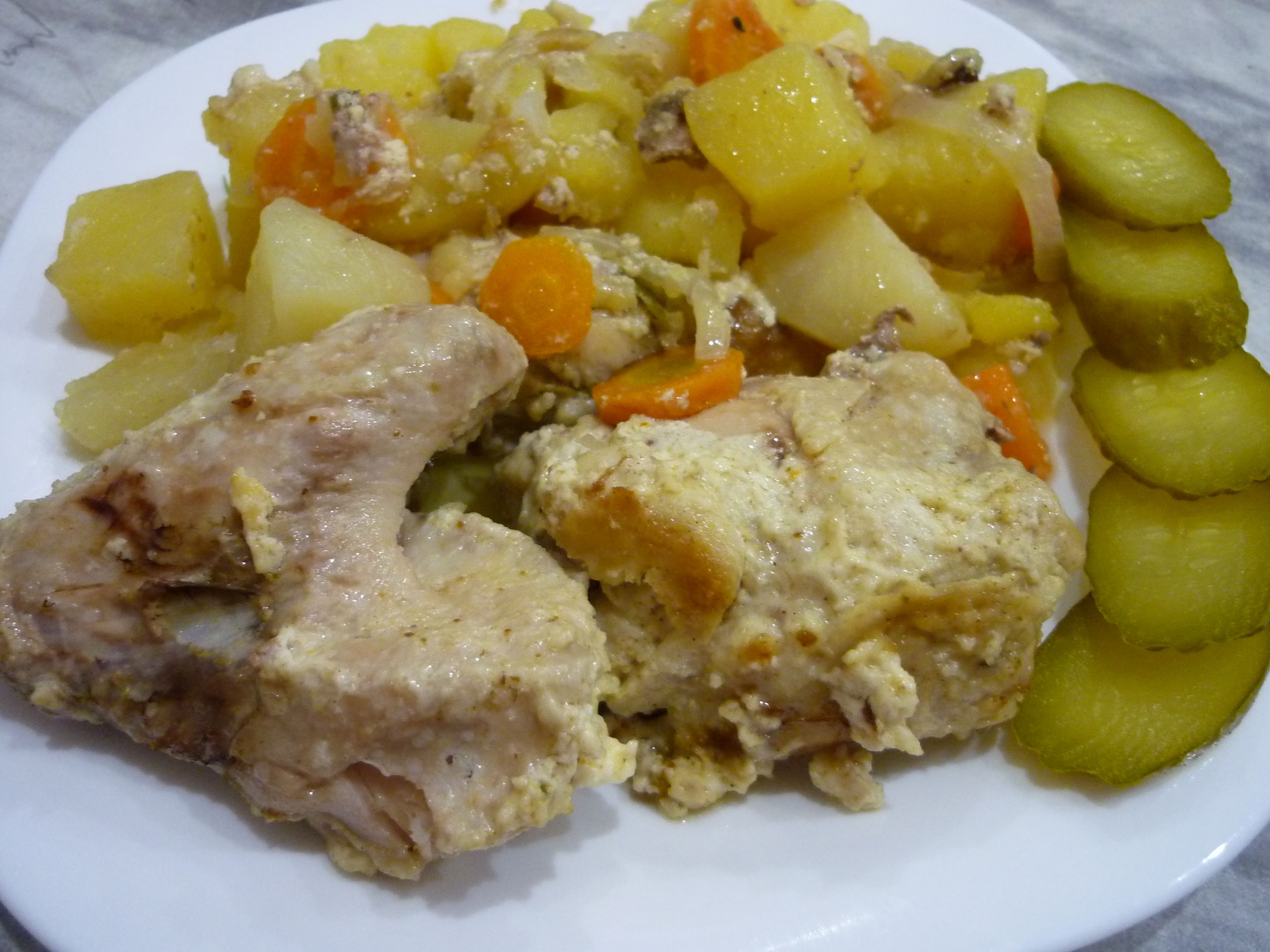 Курица в банке с картошкой