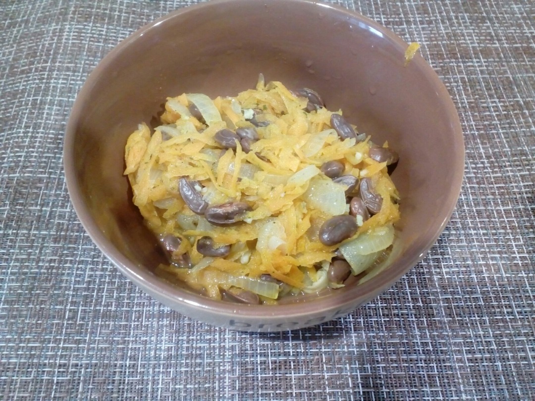 Фасоль с морковью