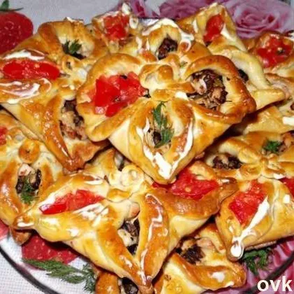 Конвертики из дрожжевого теста с мясом и грибами