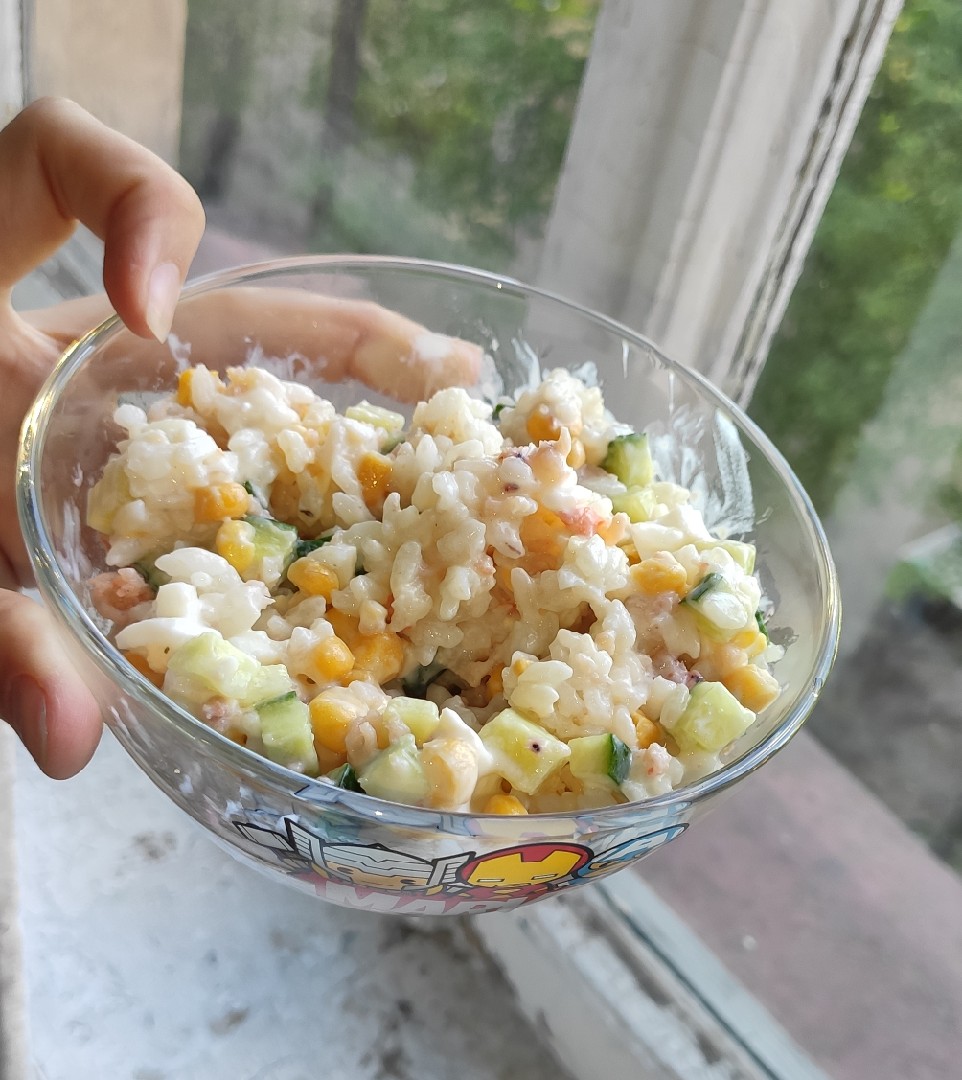 Крабовый салат с рисом и кукурузой: рецепт приготовления с фото