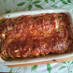 Кабачки, запечённые с помидорами, перцем и сыром