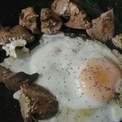 Печенка с яйцом на завтрак