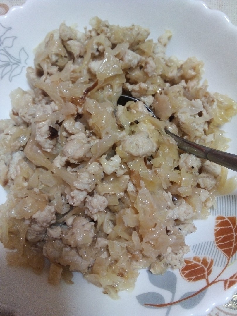 Тушёная капуста с мясным фаршем