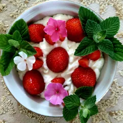 Клубника и крем в двух вариантах🍓