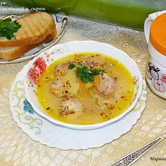 Гороховый суп с домашней колбаской и сыром