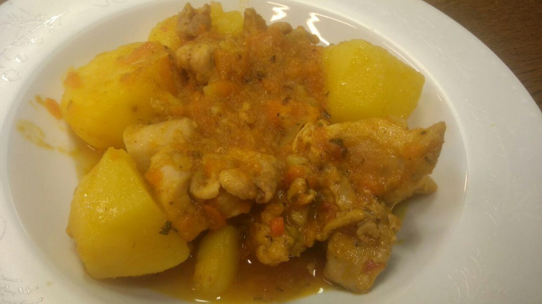 Куриные бедрышки с картошкой