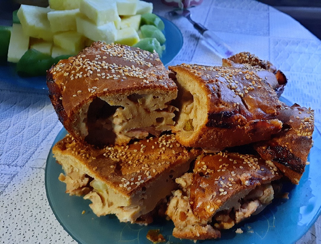 Шарлотка с яблоками и грушей