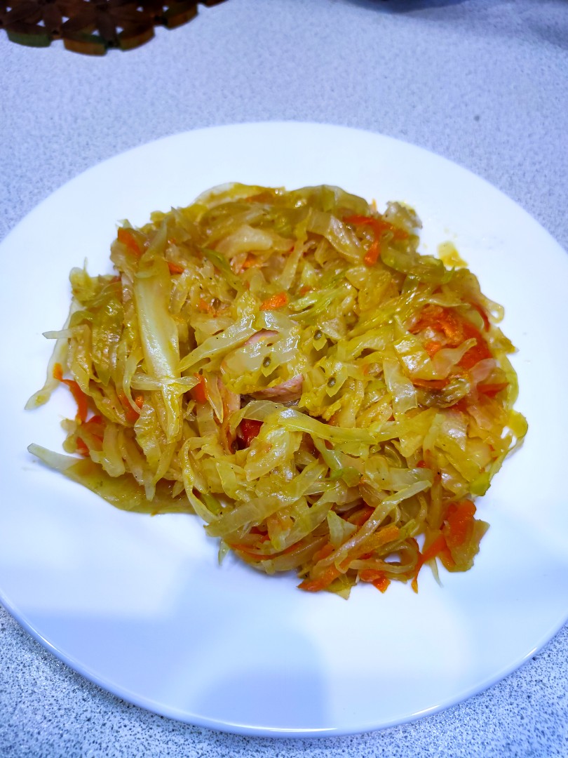 Тушёная капуста с сосисками