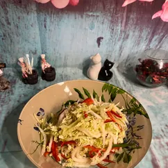 Салат с овощами и пекинской капустой