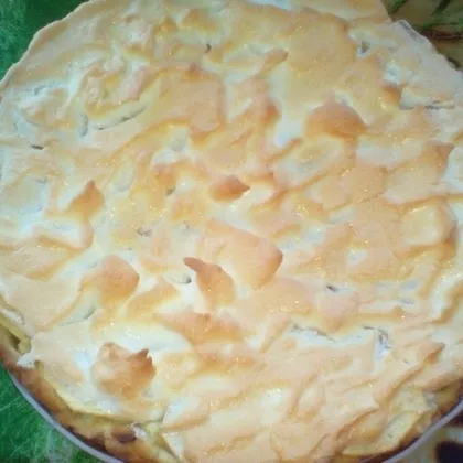 Песочный пирог с творожной начинкой,яблоками и безе