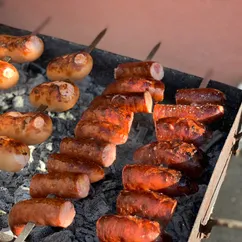 Колбаски на углях🥓🌭🍢