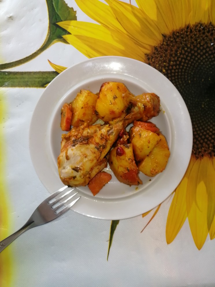 Голень с картошкой