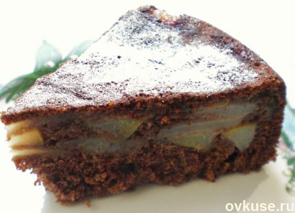Грушевая шоколадная шарлотка с корицей в мультиварке