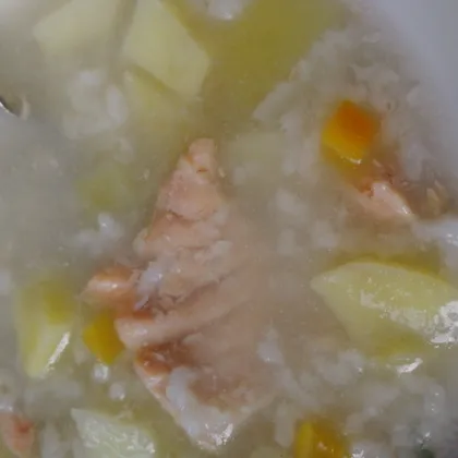 Суп из консервированного лосося в мультиварке
