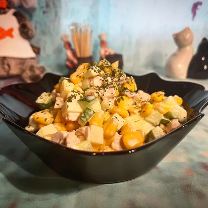 Салат с огурцом, индейкой и кукурузой