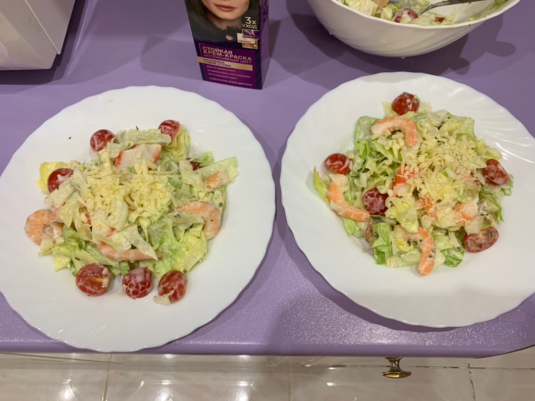 Салат Цезарь с королевскими креветками