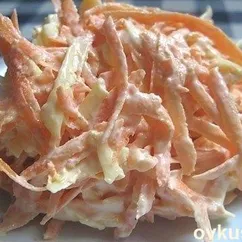 Морковный салат с сыром и чесноком